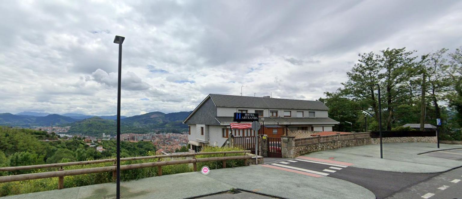 Hotel Artxanda Bilbao, Parking Gratuito En El Exterior Junto Al Hotel (Adults Only) エクステリア 写真